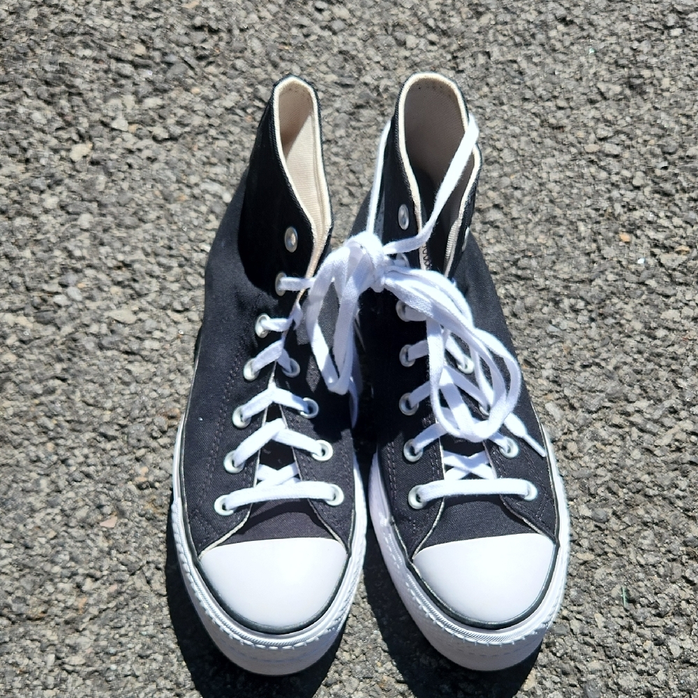 Converse NEW 8 Ladies Black and White High-Tops All Stars